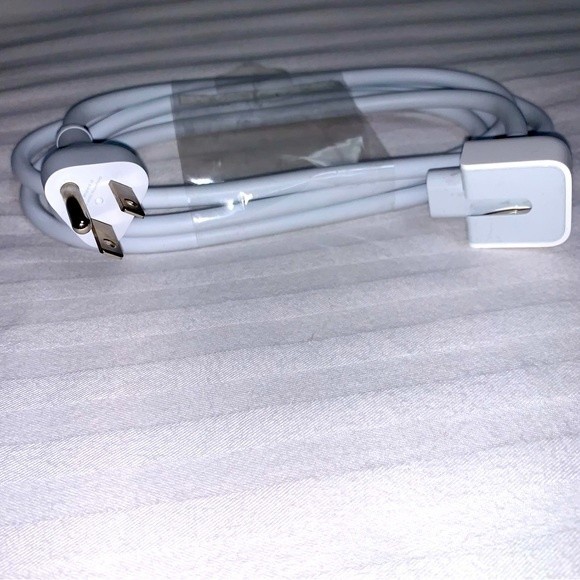 100% Genuine Apple MacBook Laptop Charge Cable MagSafe 45W Power Adapter Cord - Picture 3 of 3
